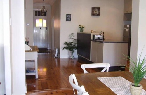 East Tamworth House | Chelmsford Cottage in East, pet friendly wifi sleeps 8