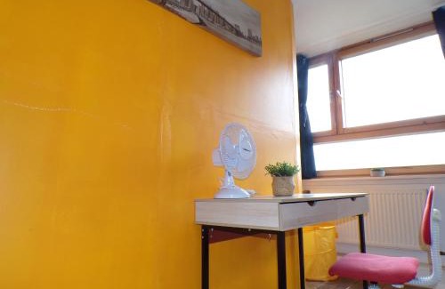Chelsea Riverside Apartment | Chelsea - Orange Apartment - Central London