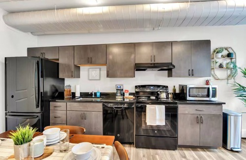 Ypsilanti Apartment | Chelsea Place: Premier Modern Downtown 2BR Loft
