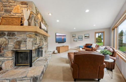 Sister Bay House | Cherry Hill - Minutes to Downtown! Hot Tub, Spacious Yard & Dogs OK!