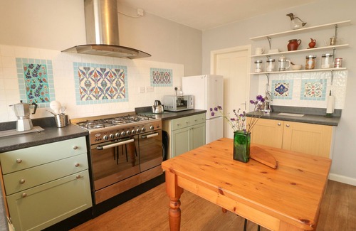 Newark House | CHERRY LODGE, pet friendly, with a garden in Newark-On-Trent