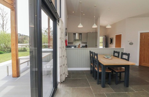 Winkleigh Cottage | CHERRY, pet friendly, luxury holiday cottage, with hot tub in Dolton