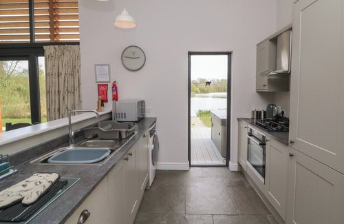 Winkleigh Cottage | CHERRY, pet friendly, luxury holiday cottage, with hot tub in Dolton