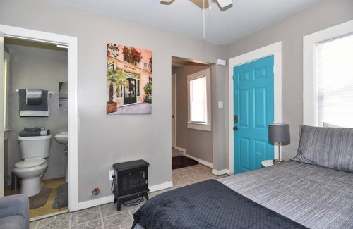 Cherry Street House | CHERRY ST LITTLE LOVE HOUSE* SHOP*DINE* RT 66*EXPO CENTER*BOK*DOWNTOWN