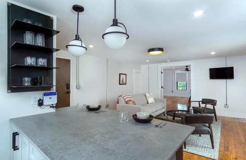 Black Mountain Apartment | Cherry Street Loft (A) Pet-Friendly & In the Heart of Downtown Black Mtn!