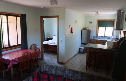Lilydale Cottage | Cherry Top Accommodation - Cherry Top