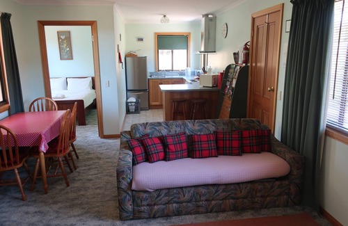 Lilydale Cottage | Cherry Top Accommodation - Cherry Top