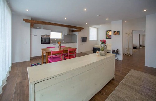 Giubiasco Apartment | Cherry tree apartments surrounded by greenery