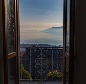 Arizzano Apartment | cherryhome