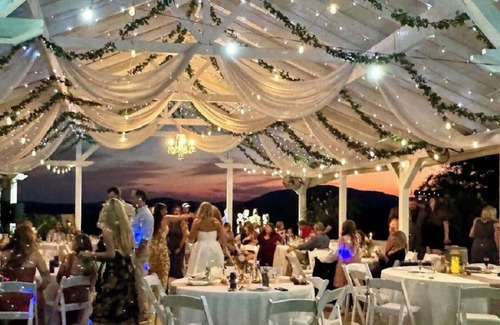 Toccoa House | Cherrywood Ranch: Elegant Wedding Venue Mountain Views & Resort-Style Pool