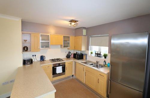 Runnymede Apartment | Chertsey Spectacular Two Bedroom Rooftop Apartment