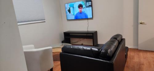 Winnipeg Apartment | ChessKings Guest House - Unit 1