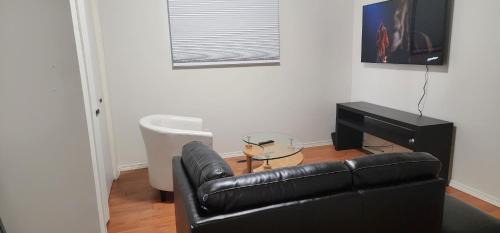 Winnipeg Apartment | ChessKings Guest House - Unit 1