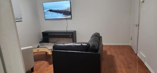 Winnipeg Apartment | ChessKings Guest House - Unit 1