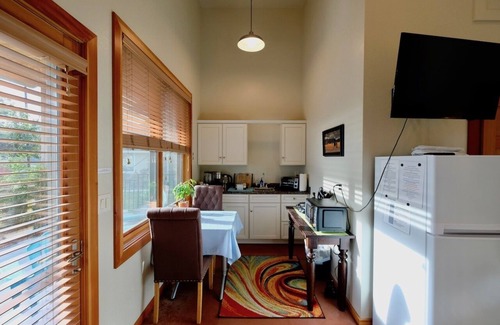 Mount Shasta Apartment | Chestnut Garden Flat