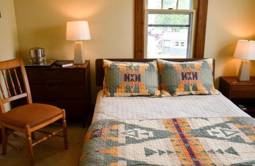 Deposit Hotel | Chestnut Inn at Oquaga Lake