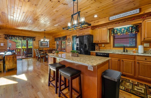 Maggie Valley Cabin | Chestnut Lodge ~ New Cabin by Willow Tree Cabins ~