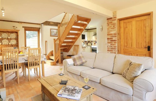 Bungay House | Chestnut Tree Barns - Seven Bedroom House, Sleeps 14