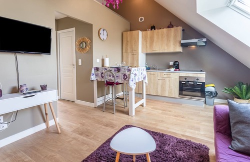 Saint-Coulomb Apartment | Chevrets - One Bedroom Apartment, Sleeps 2