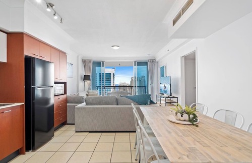 Surfers Paradise Apartment | Chevron: Majestic Ocean Vista w/Resort Amenities