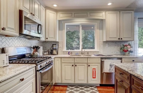 Tahoe Paradise House | Cheyenne Chalet - Low weekday rates for Winter :)