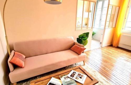 Tonnerre Apartment | Chez Alba - terrasse, local à vélos et parking au centre historique