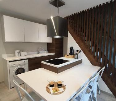 Flace Apartment | Chez Emma et Louise - Maison individuelle avec stationnement gratuit