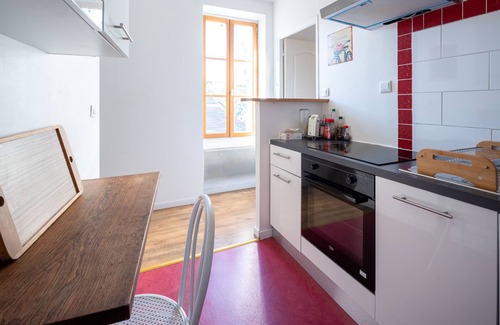 Quartier Canrobert Apartment | Chez ma petite Reine, 2-room apartment, city center, near train station