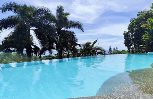 Naval Bed & Breakfast | chezmamang.fr All-inclusive authentic stay on a hidden island in the Philippines