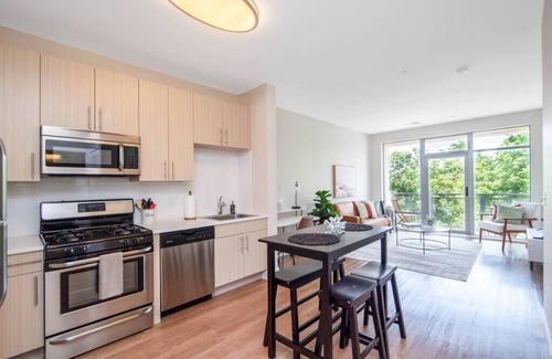 Downtown Apartment | Chic 1 bed Apt + Rooftop & Gym - Downtown Stamford