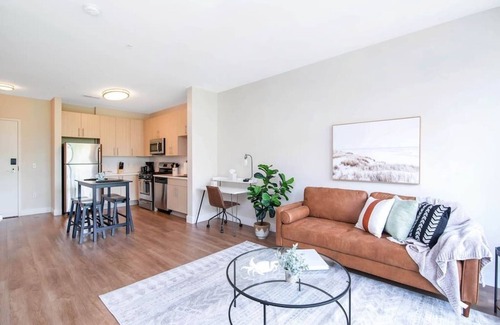 Downtown Apartment | Chic 1 bed Apt + Rooftop & Gym - Downtown Stamford