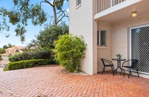 Bridgeman Downs Apartment | Chic 1-Bed Escape with Parking Bridgeman Downs