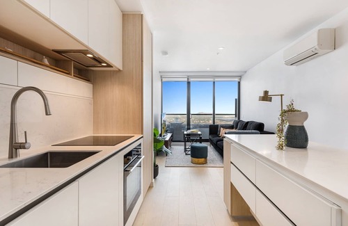 Moonee Ponds Apartment | Chic 1-Bed with City Views, Parking, Gym & Pool