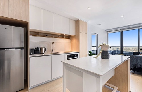 Moonee Ponds Apartment | Chic 1-Bed with City Views, Parking, Gym & Pool