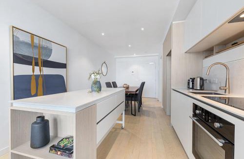 Moonee Ponds Apartment | Chic 1-Bed with City Views Parking Gym & Pool