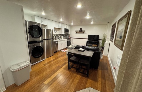 Pleasant Grove Apartment | Chic 1-bedroom apartment in fabulous Pleasant Grove