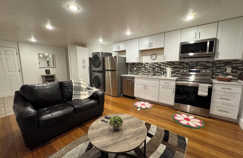 Pleasant Grove Apartment | Chic 1-bedroom apartment in fabulous Pleasant Grove