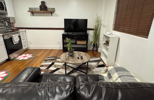 Pleasant Grove Apartment | Chic 1-bedroom apartment in fabulous Pleasant Grove