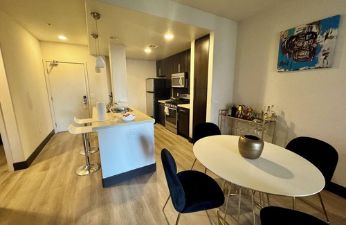 Los Angeles Apartment | Chic 1-bedroom apartment in marvelous West Hollywood with fitness room, AC