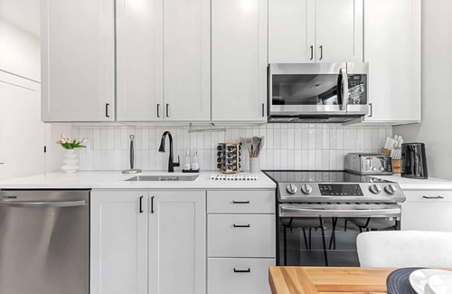 Bryant Apartment | Chic 1-Bedroom Urban Retreat with WiFi and Fitness Center in Vibrant Kingfield
