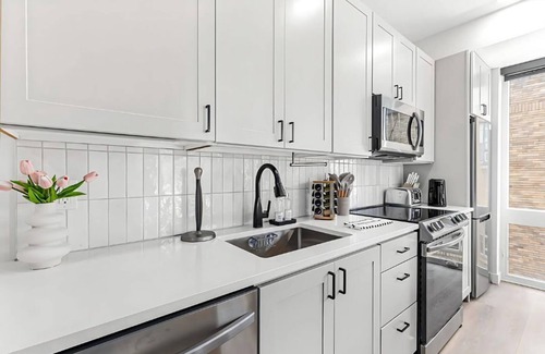 Bryant Apartment | Chic 1-Bedroom Urban Retreat with WiFi and Fitness Center in Vibrant Kingfield