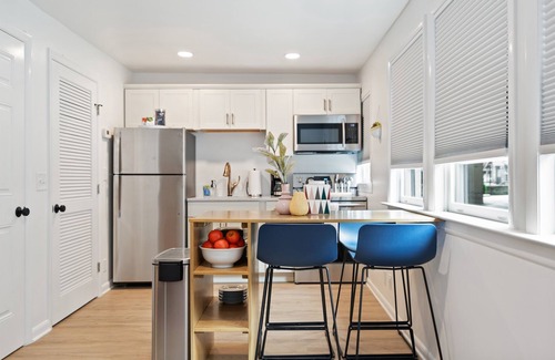 Hillsboro Village House | Chic 1920s Charmer Walkable to Belmont & Vanderbilt, Pet-Friendly