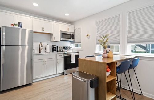Hillsboro Village House | Chic 1920s Charmer Walkable to Belmont & Vanderbilt, Pet-Friendly