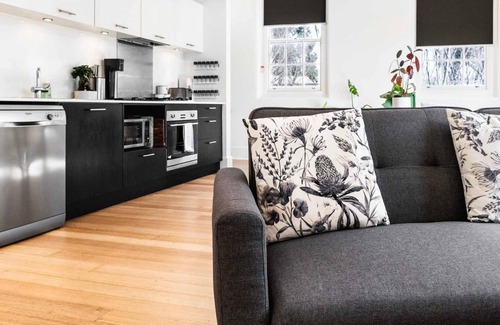 Parkville Apartment | Chic 1BR Apartment in Peaceful Parkville