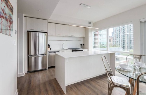 Victoria Park Apartment | Chic 1BR Apt with City Views, Near Stampede Park