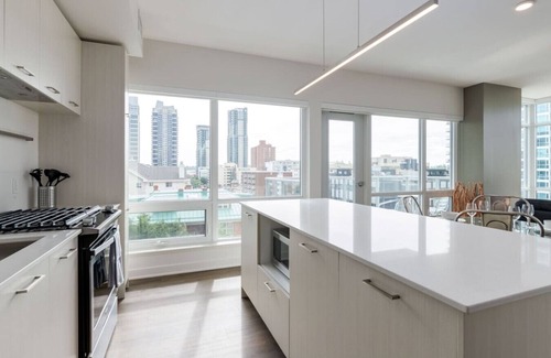 Victoria Park Apartment | Chic 1BR Apt with City Views, Near Stampede Park