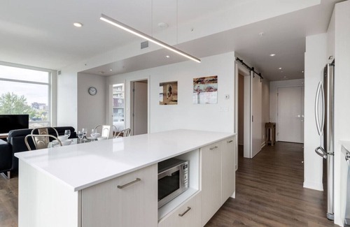 Victoria Park Apartment | Chic 1BR Apt with City Views, Near Stampede Park