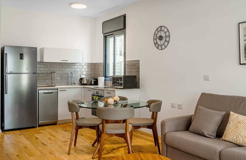 Tel Aviv Promenade Apartment | Chic 1BR Ben Yehuda by Holiday Rentals SAFE ROOM