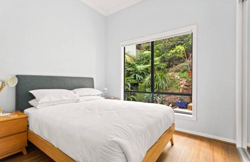 Clontarf House | Chic 2-Bed Cottage Minutes from Clontarf Beach