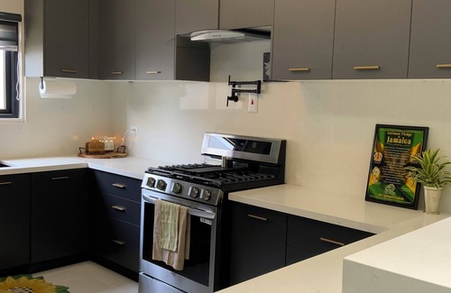 Priory House | Chic 2-Bedroom Luxury Home with Modern Amenities, Private Bath & Full Kitchen
